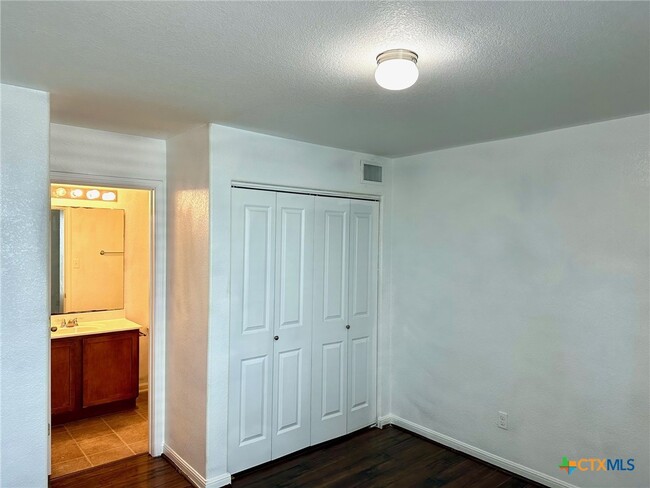 Building Photo - 135 Rush Haven