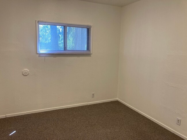 Building Photo - Large Three Bedroom on a 1+ Acre Lot