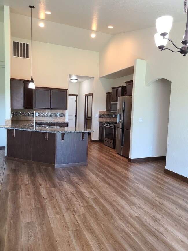 Building Photo - Beautiful Custom 3 bedroom 2 bath Home for Rent in Post Falls, ID