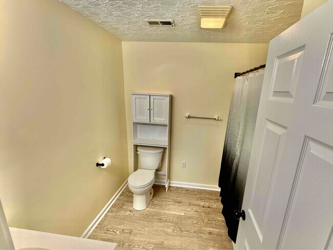 Building Photo - 73 Dan St