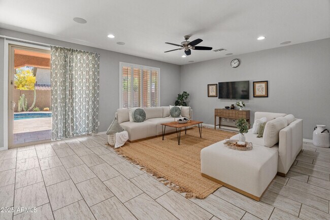 Building Photo - 3603 E Salter Dr