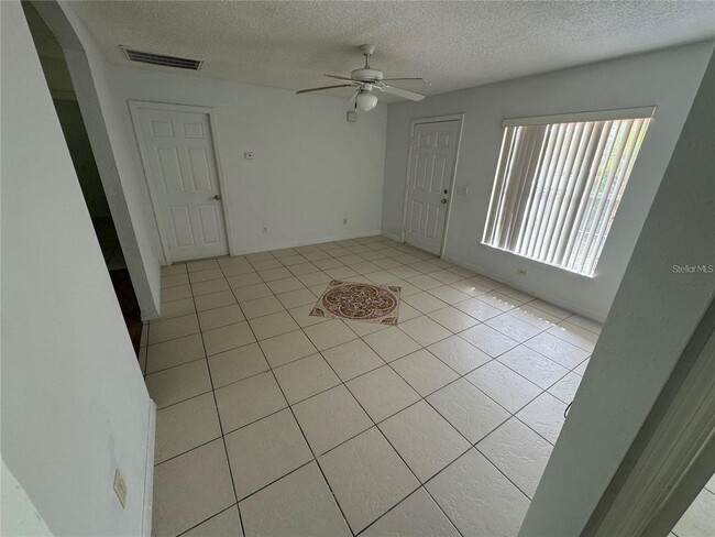 Building Photo - 821 Savona Pl