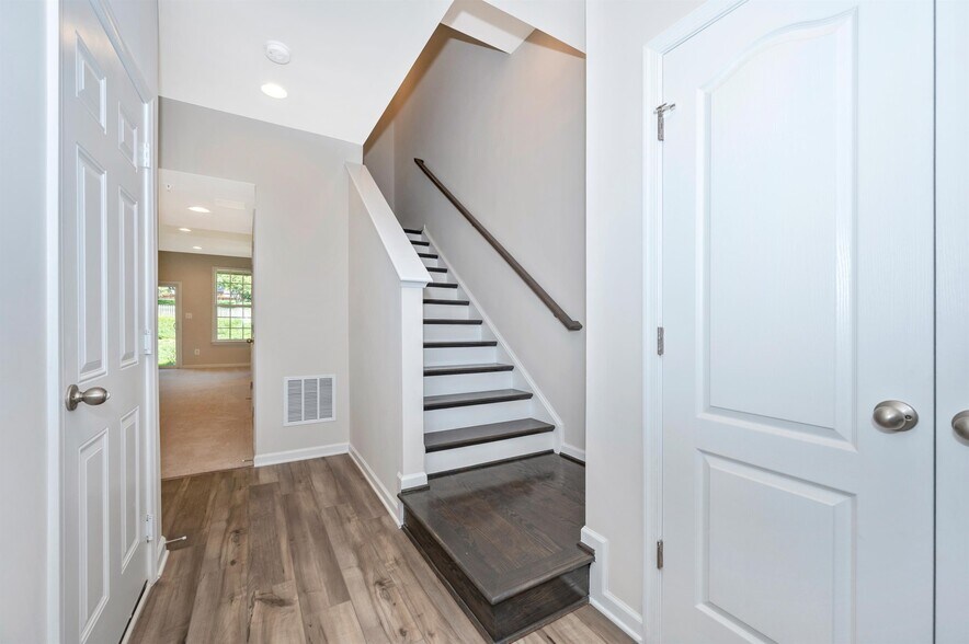 Building Photo - 23 Chester Ct