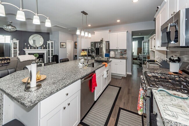 Building Photo - 4 Bedroom, 3.5 Bathroom Home in Summers Co...