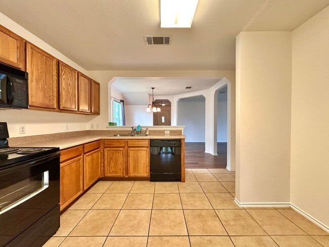 Building Photo - 102 Adamae Ln