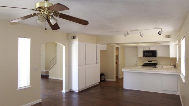 Building Photo - 7808 Walnut Grove Ct
