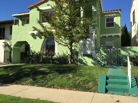 Building Photo - 1117 S Hayworth Ave