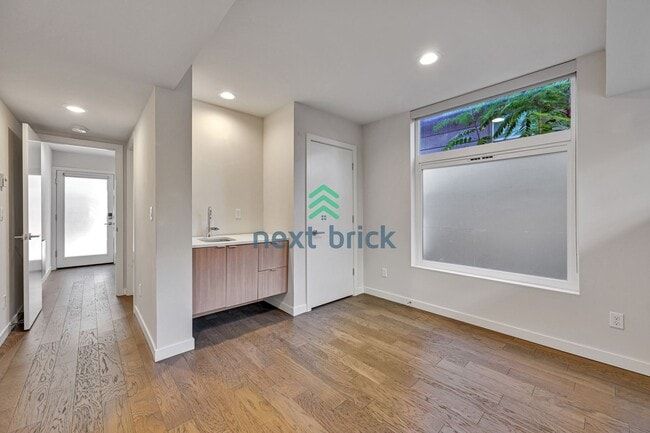 Building Photo - Stylish 2 Bed 2 bath Townhome for Rent