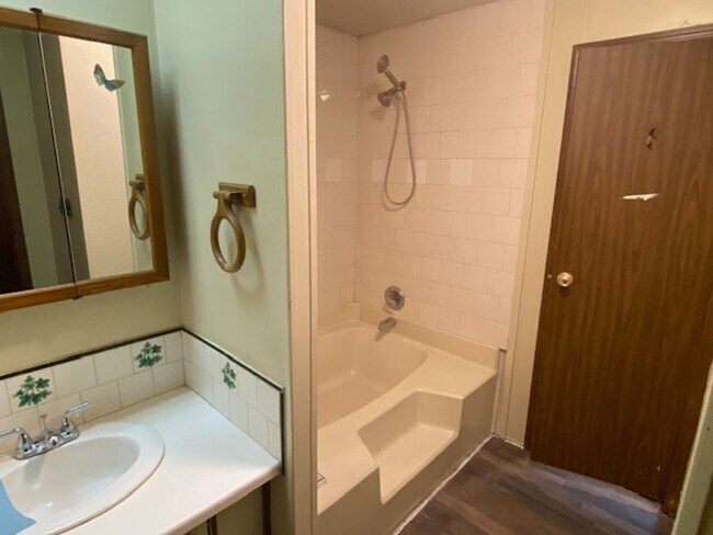 Building Photo - 3 bedroom country living mobile home