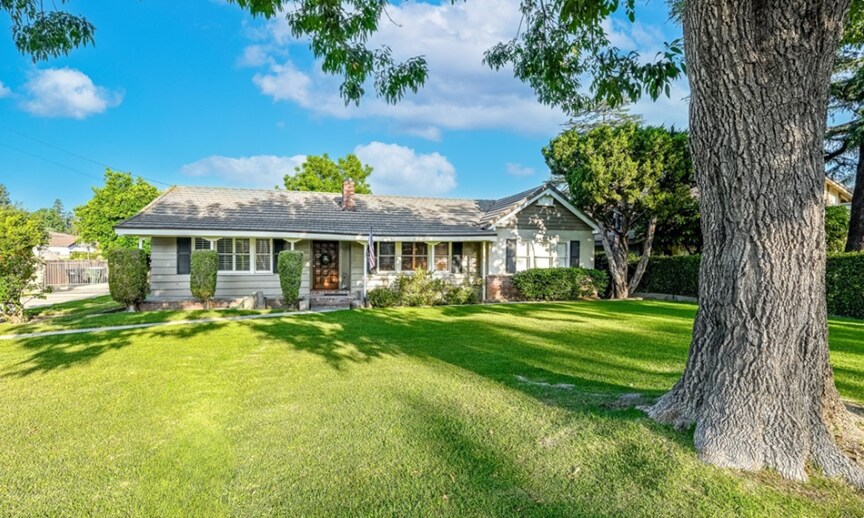 Large tree provides shade to spacious front yard - 1419 S 4th Ave