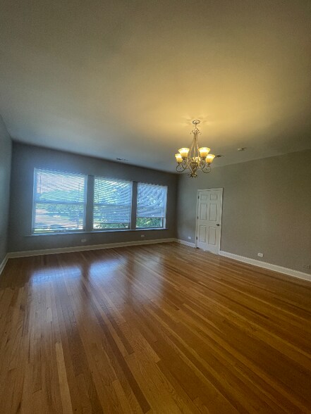 Building Photo - 5115 S Drexel Ave