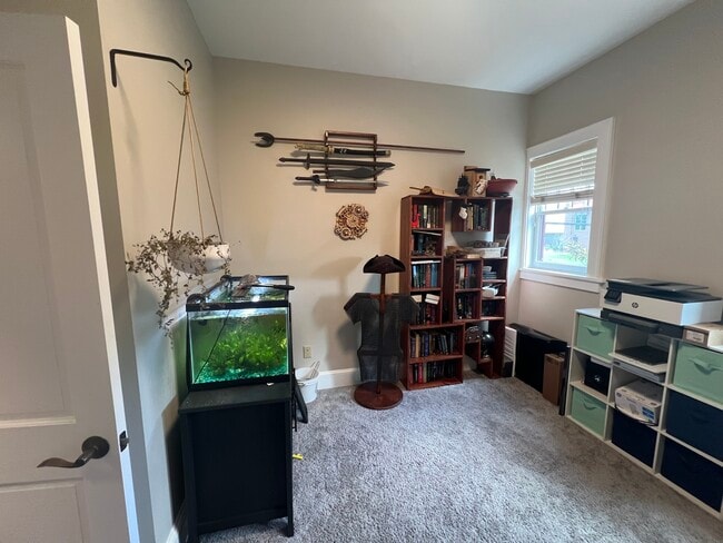 Building Photo - 2 Fall Pippin Ln