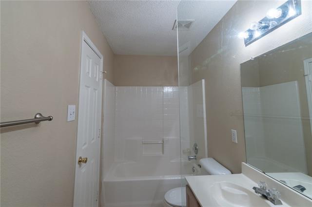 Building Photo - 2324 Maple Dr