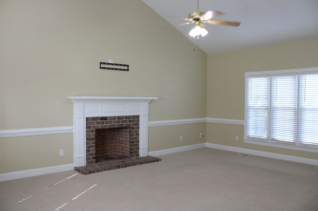 Building Photo - 4400 Dewfield Dr N