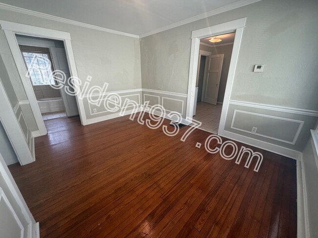 Building Photo - 2 Bed 1 Bath