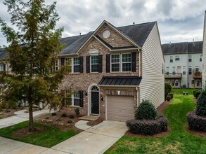Building Photo - Great location off Archdale!