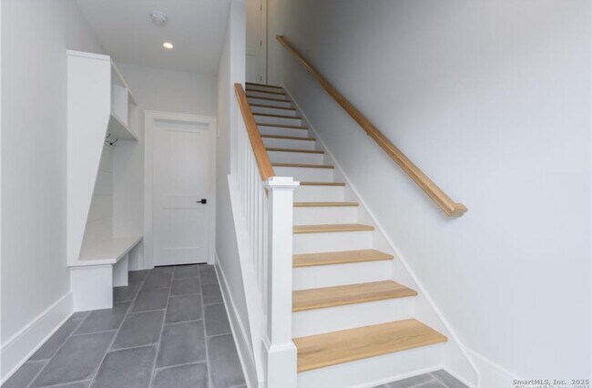 Building Photo - 124 Fox St