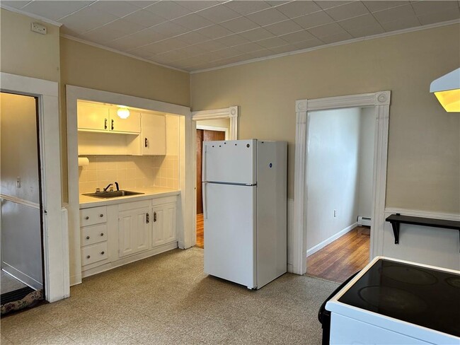 Building Photo - 23 Cutler St