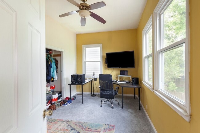 Building Photo - Stylishly Updated 3/2 w/ Large Deck in Grant Park!