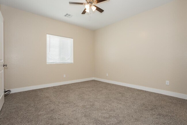 Building Photo - 1741 S Dandelion St