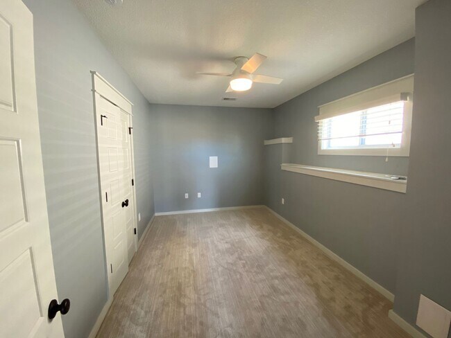 Building Photo - 418 Freemont Drive