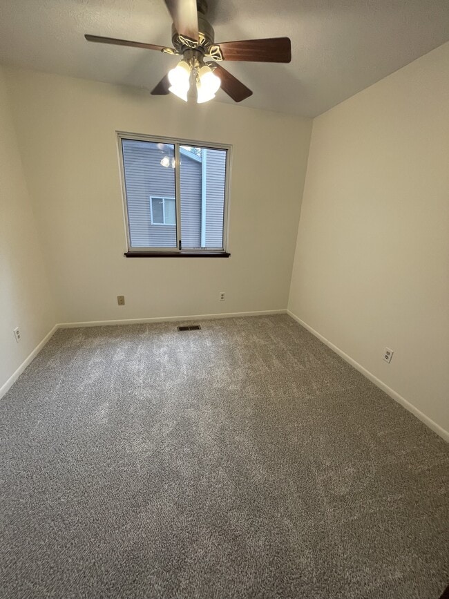 Building Photo - 2177 Woodleaf Ct