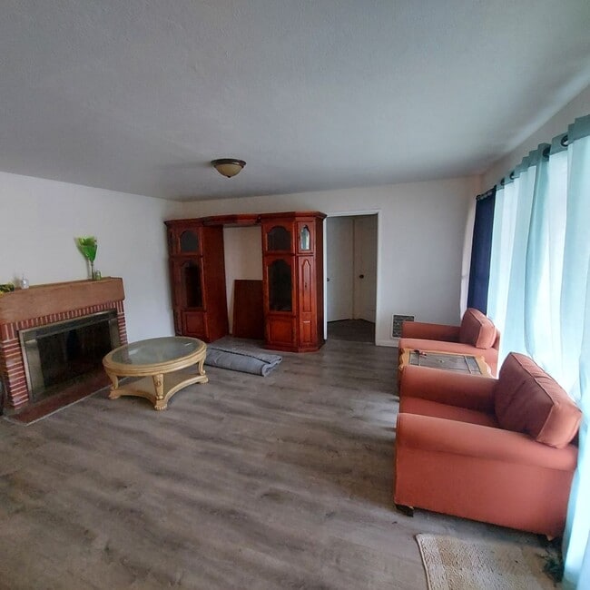 Building Photo - Spacious 5 bedroom home in Carmichael