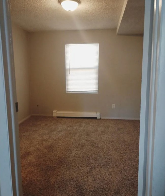 Building Photo - 2 Bed, 1 Bath Duplex