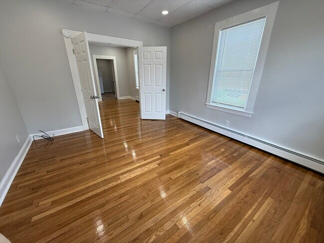 Building Photo - 63 Holten St