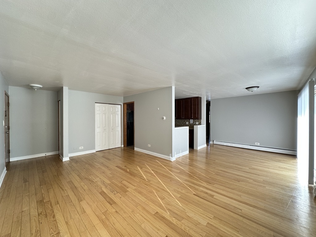 Building Photo - 1004 S River Rd