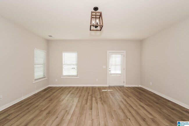 Building Photo - 142 Kings Wy