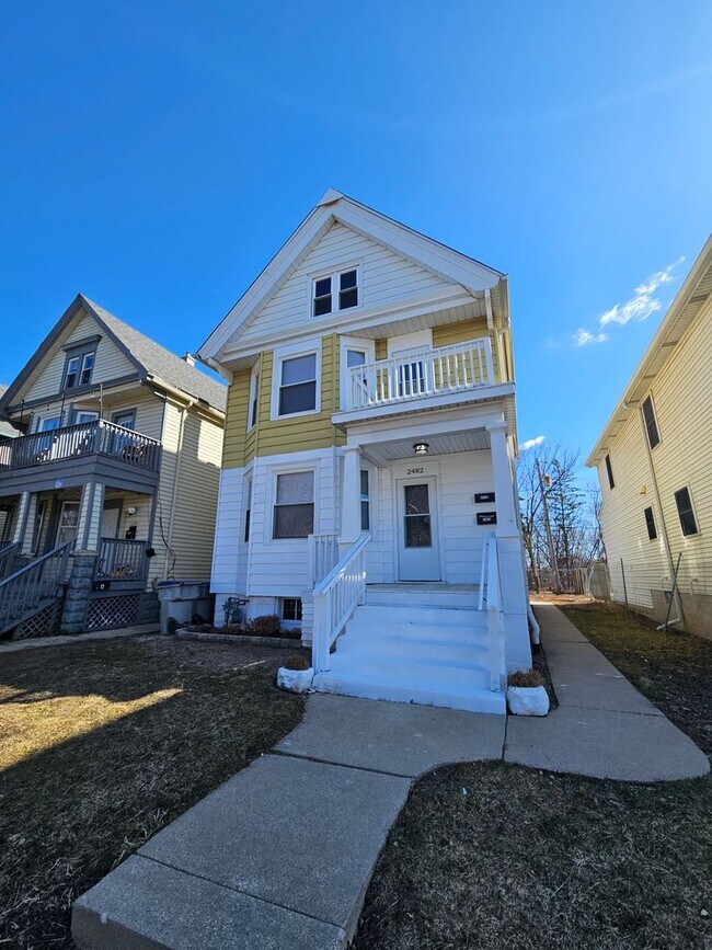 Building Photo - BNH- 2482