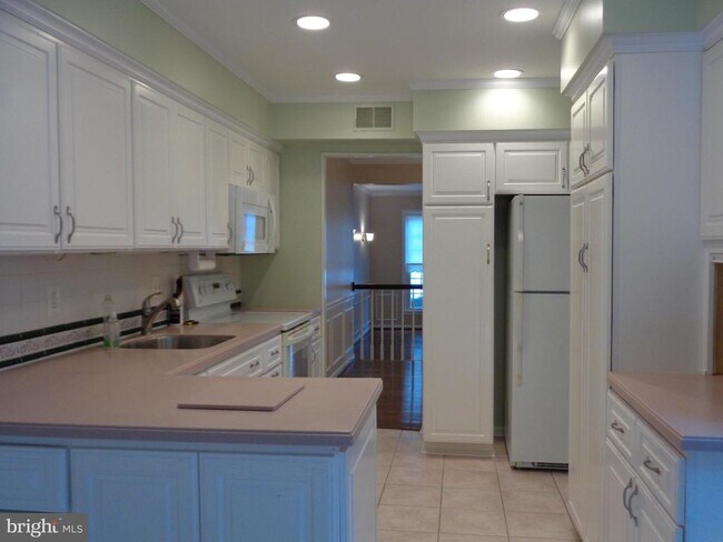 Building Photo - 9811 Burke Pond Ln