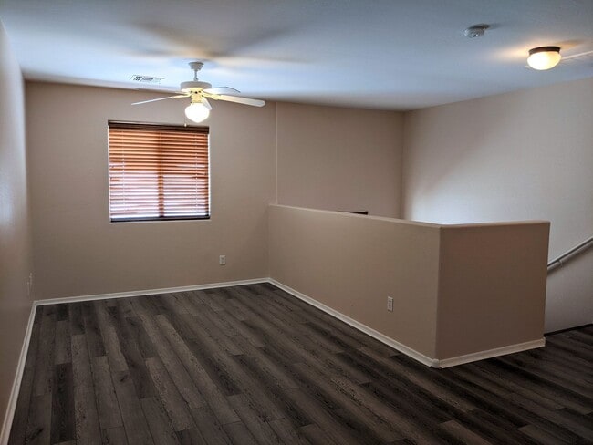 Building Photo - 4 Bedroom Home Near W Southern Ave and S 7...