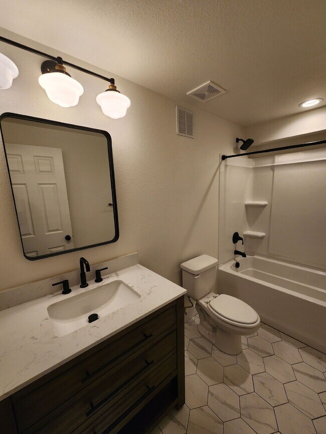 Building Photo - Spacious 5 Bed Home with Finished Basement, Multiple Living Areas & Private Backyard