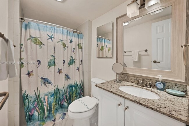 Building Photo - 3101 N Country Club Dr