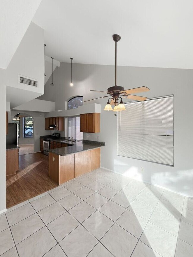 Building Photo - Location! Location! Beautiful 4 Bedroom/ 3 Bath Home! Ray/Kyrene