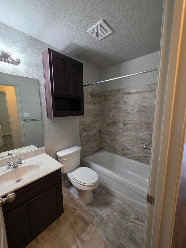 Building Photo - 3 Bedroom / 2 Bath Duplex Copperas Cove