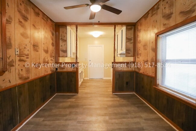 Building Photo - 2 Bed | 1 Bath | Large Backyard | $200 Move-in Special