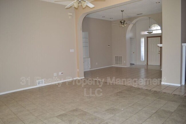 Building Photo - 310 Crestview Dr