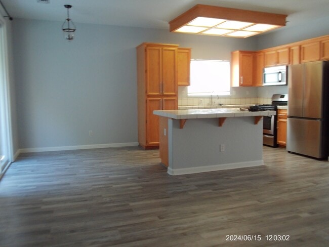 Building Photo - 1007 Mariposa Dr