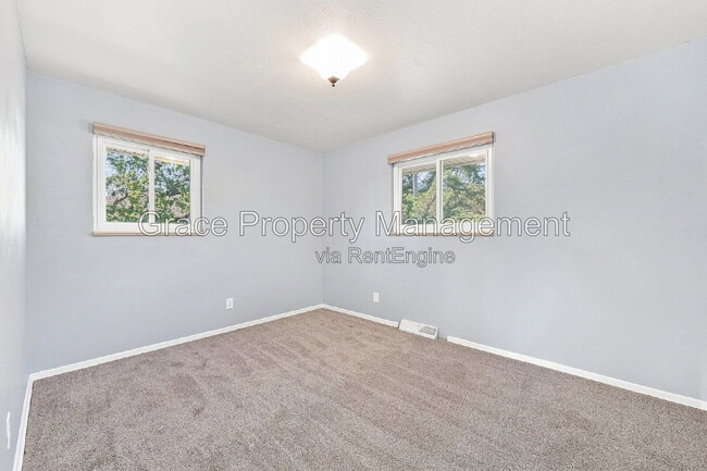 Building Photo - 852 S Quail Way