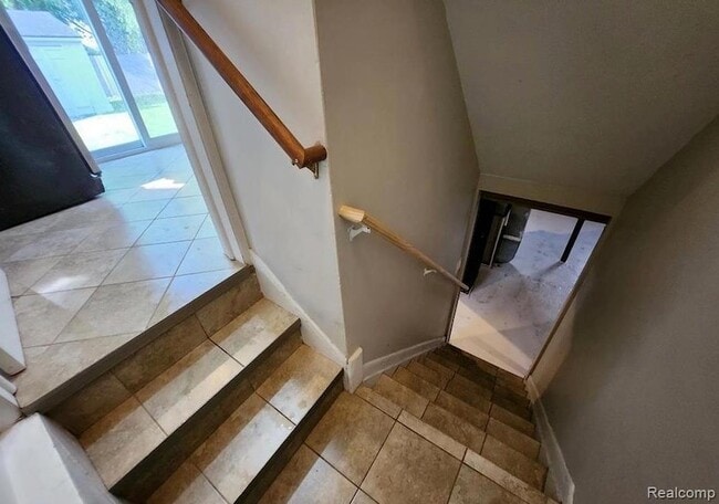 Building Photo - 1761 E Milton Ave