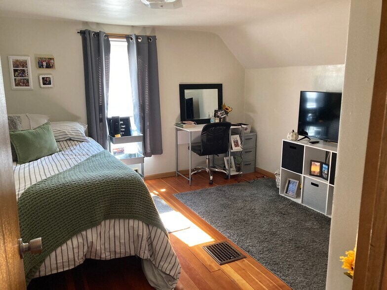 Building Photo - 2110 Tremont St