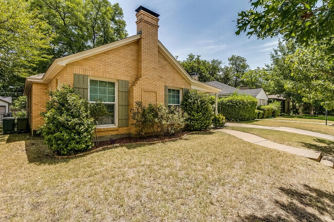 Building Photo - Ready for New Students- 2 Bed, 1 Bath Tudor Home Minutes from TCU- 76109