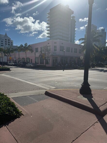 Building Photo - 220 Collins Ave