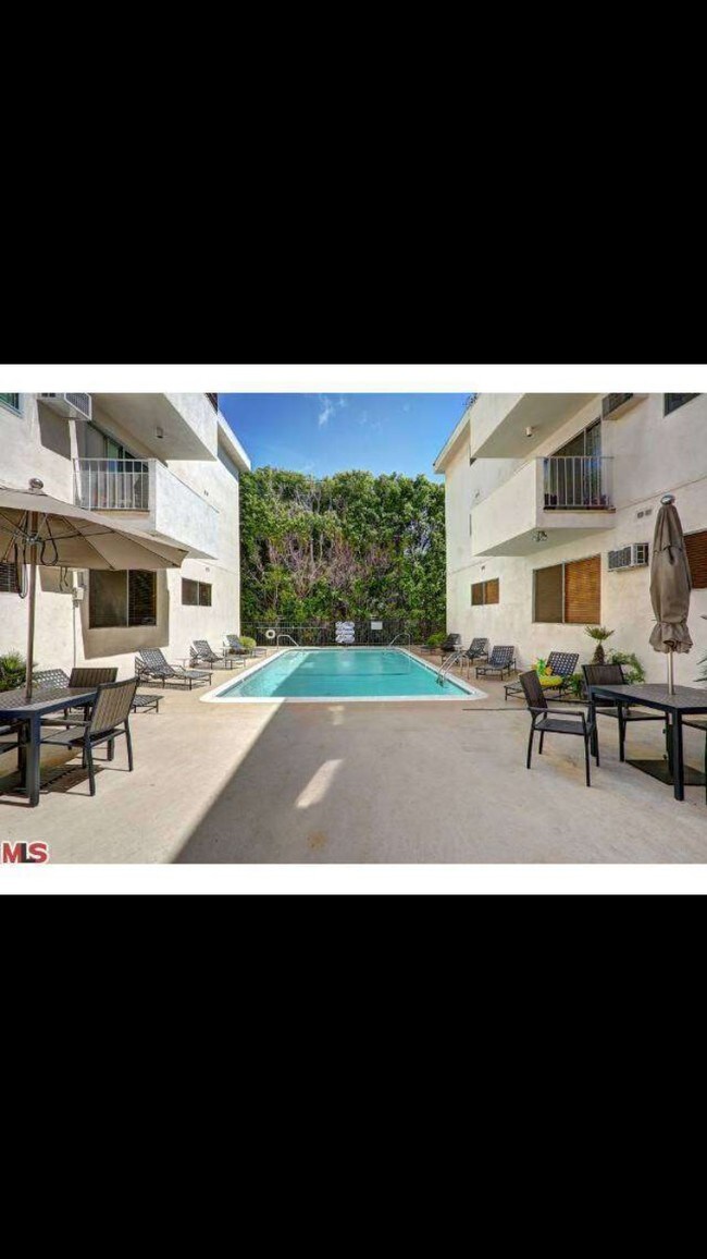 pool - 960 Larrabee St