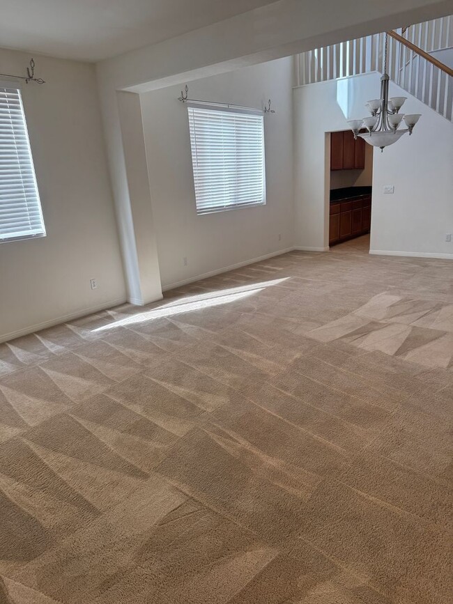 Building Photo - 6 bedroom 4.5 baths in Corona CA