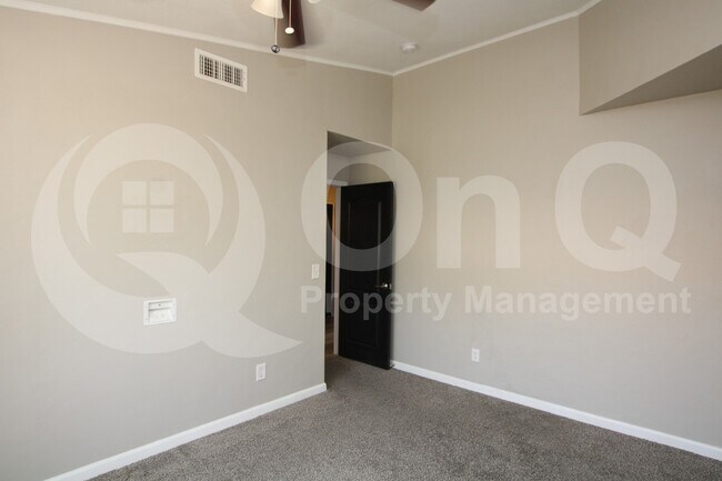 Building Photo - 545 S Ash St