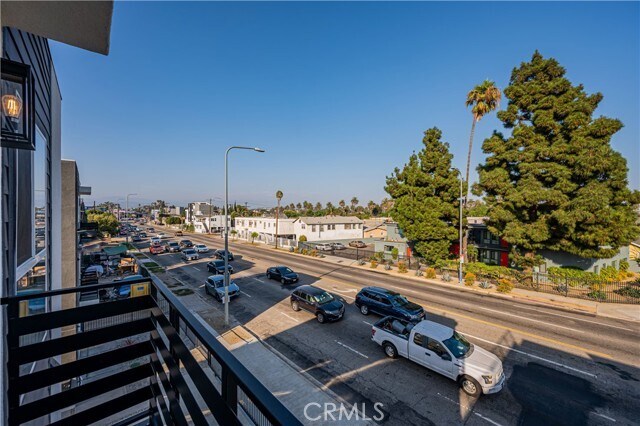 Building Photo - 2727 S La Brea Ave